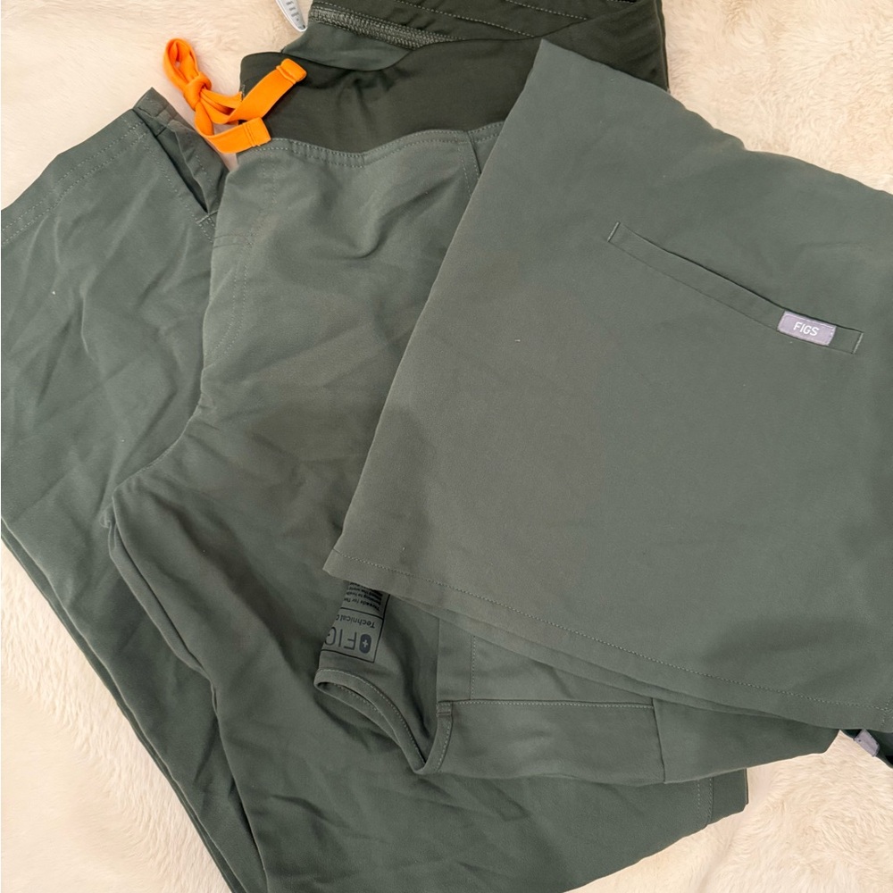 Figs Uniform! XLarge Tops and XL Bottoms - Picture 2 of 3